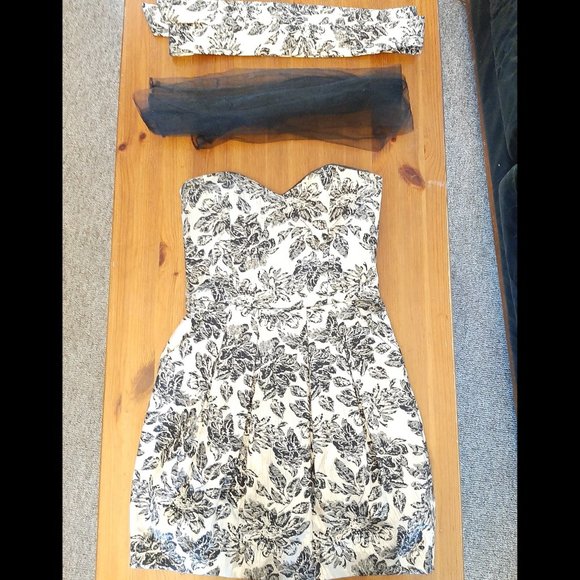 Floral Dress in White Gold - Picture 8 of 11